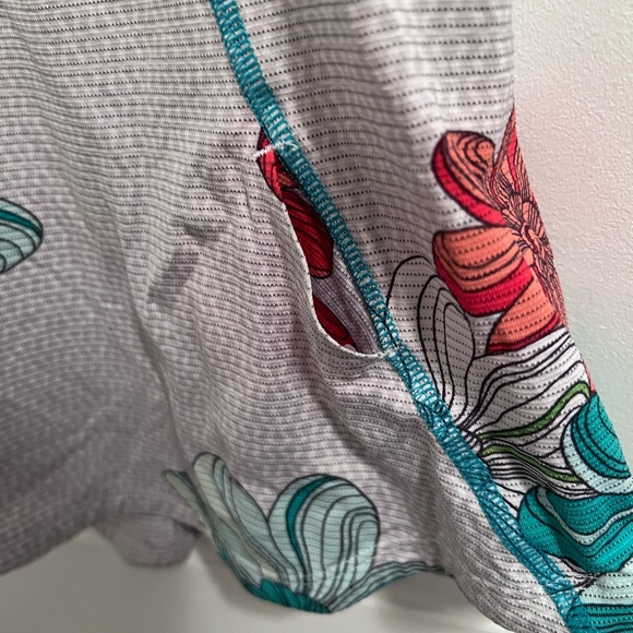 Lululemon Flower Top With Mesh Detail - Picture 3 of 3